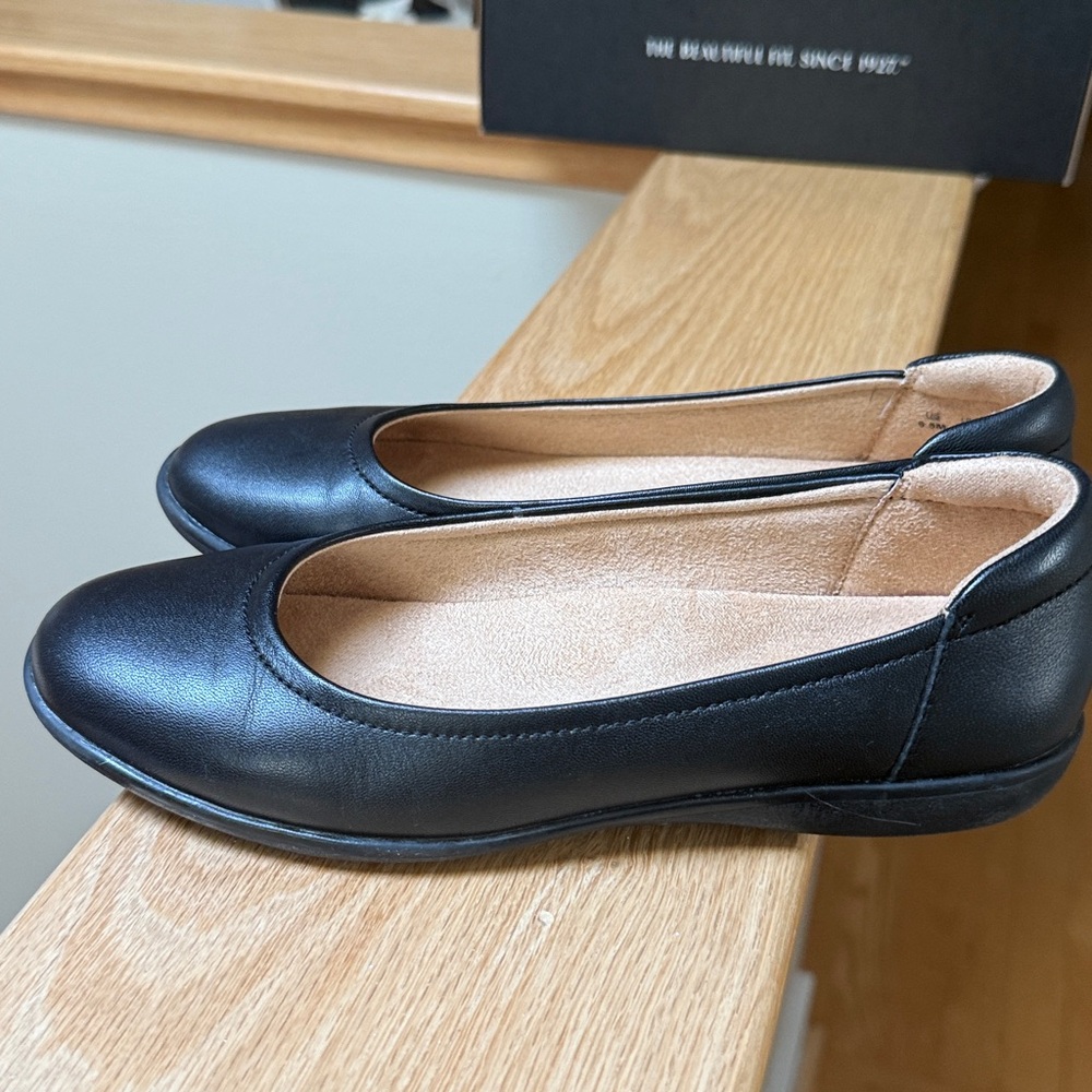 Naturalized Flexy Black Women's Flats -Size 6.5 M - Picture 4 of 8